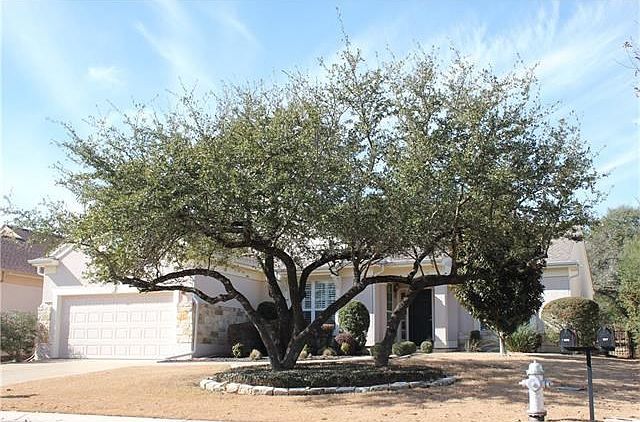 Popular DeVaca, 3/2 MIL floor plan nestled among native trees on a quiet cul-de-sac, has just been updated to today's trends and has been made ready for an enjoyable move-in ready experience.