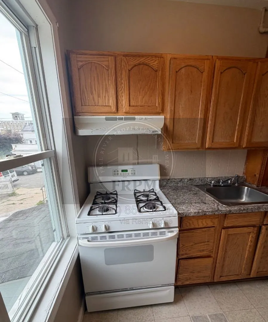 3 bed, 1.0 bath, $1,450 — Photo 2