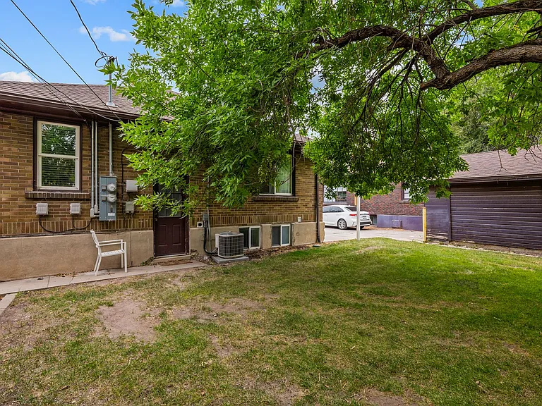 137 E 600 N — Photo 29