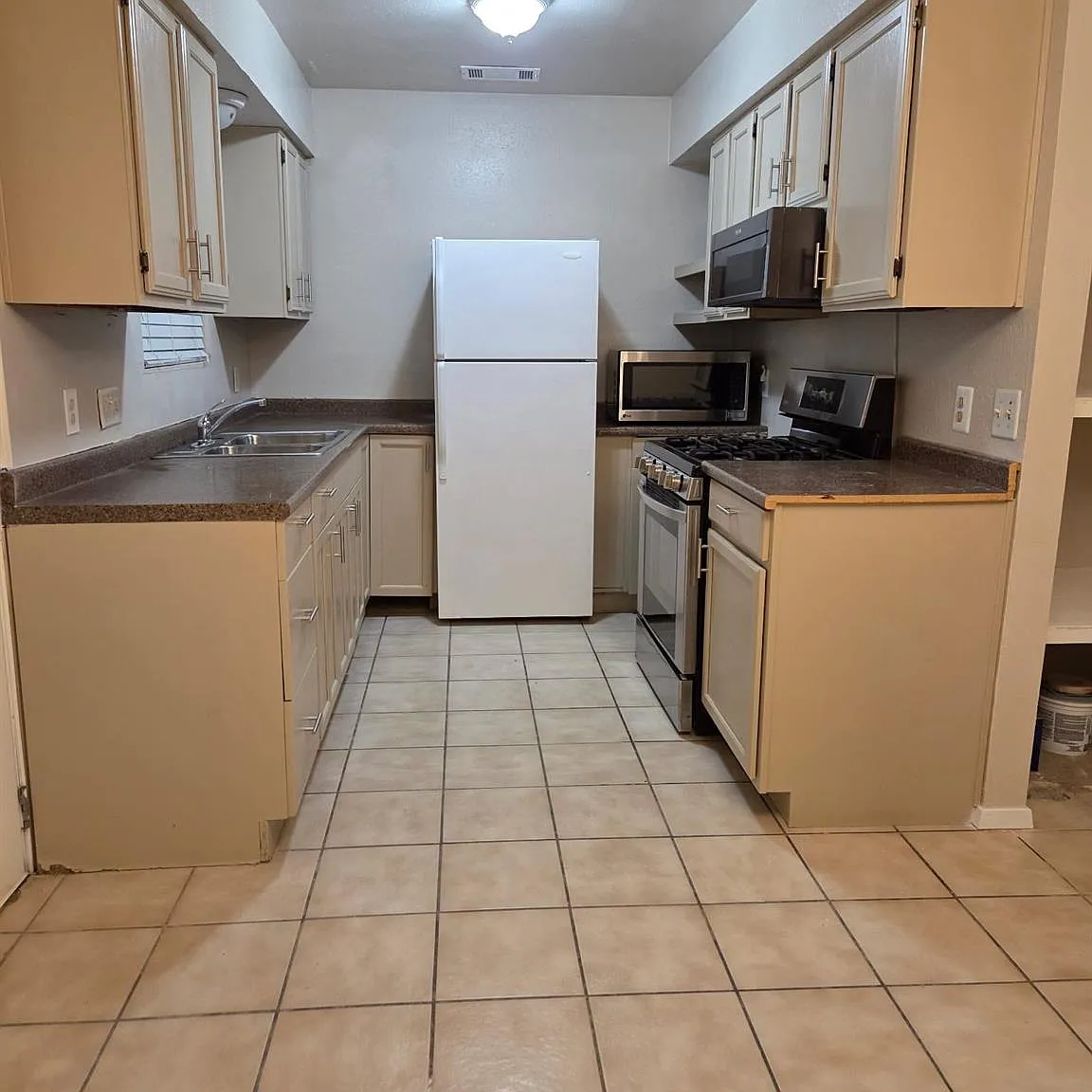 4 bed, 2.0 bath, 1025 sqft, $1,900 — Photo 4