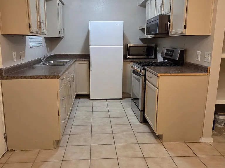 5410 Burgundy Dr — Photo 4