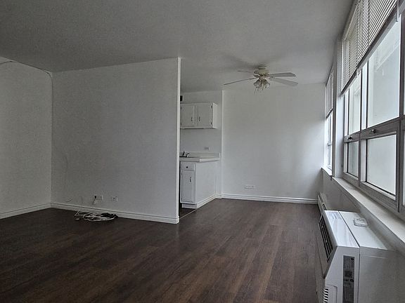 3rd image of 6171 N Sheridan Rd APT 1208