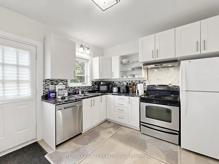 746 King St W — Photo 12