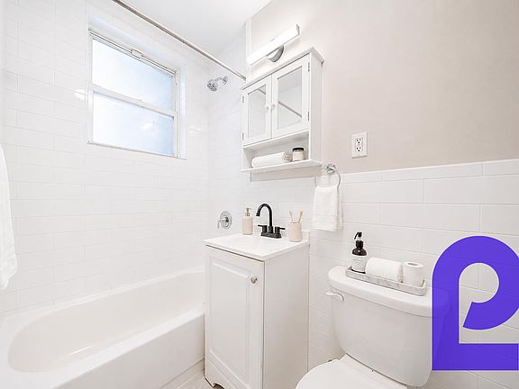 3rd image of 309 W 43rd St APT 2C