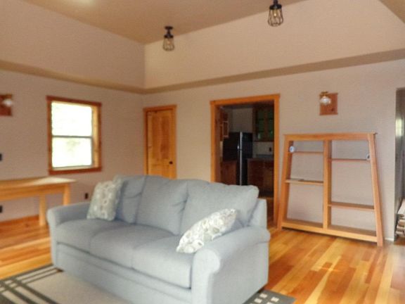 2nd image of 1191 Deanes Cir