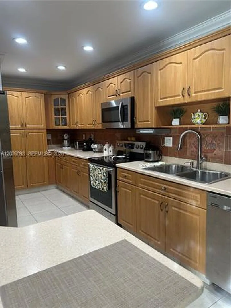 5505 W 14th Ln # 5505, Hialeah, FL 33012 — Photo 1
