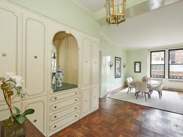 993 Park Avenue image 4 of 12