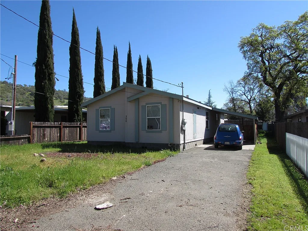 360 Schindler St photo 1
