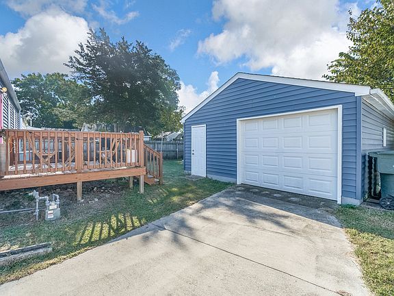 Huge garage for car and/or storage