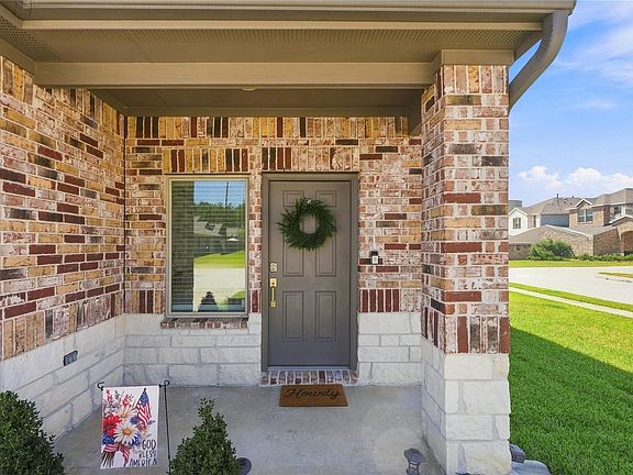 3rd image of 10015 Lavender Ln