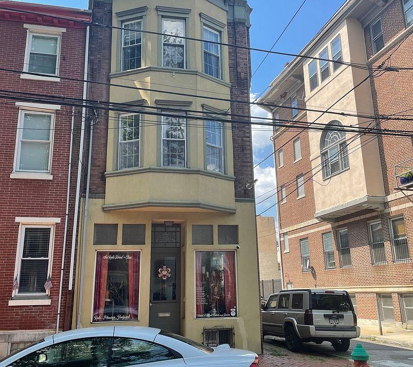 1st image of 934 E Moyamensing Ave Floor 3