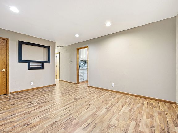 4th image of 415 Krause Ave