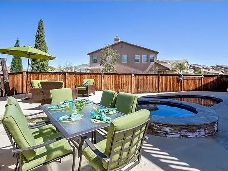 24967 Cliffrose St — Photo 20