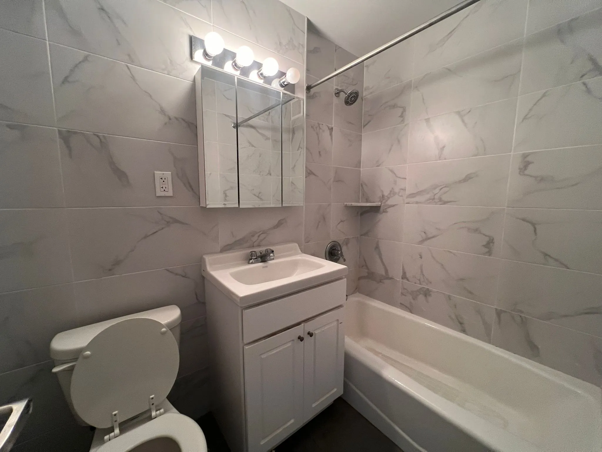 84-31 Van Wyck Expressway #3 in Briarwood, Queens | StreetEasy