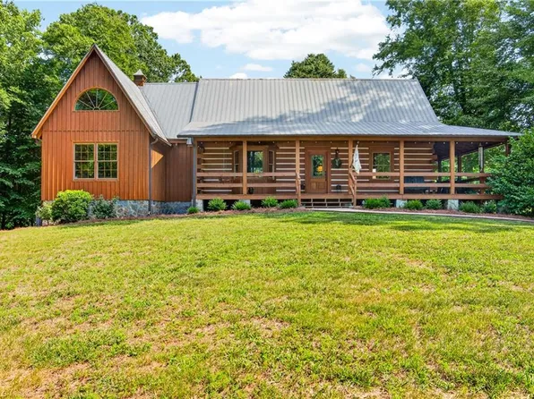 1805 Chrisco Rd W, Seagrove, NC 27341