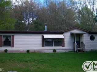 8318 S Cottonwood Ave, Howard City, MI 49329