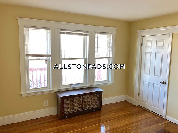 4th image of 122 Holton St #U1