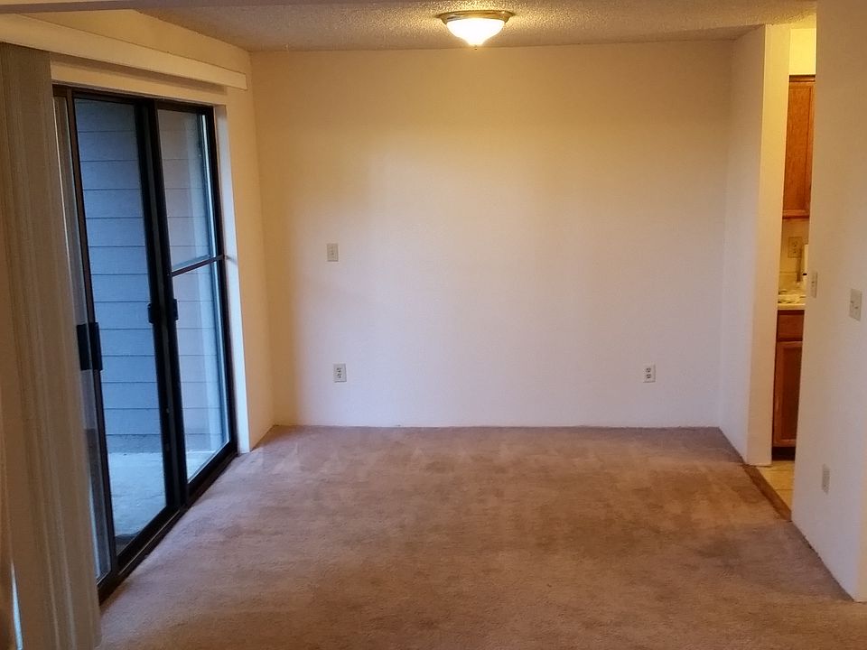 1st image of 10522 Lake City Way NE APT 101