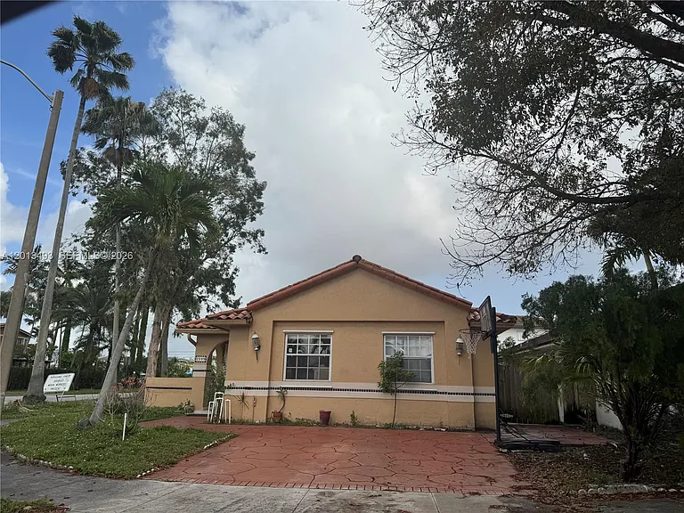 7599 W 4th Ct — Photo 3