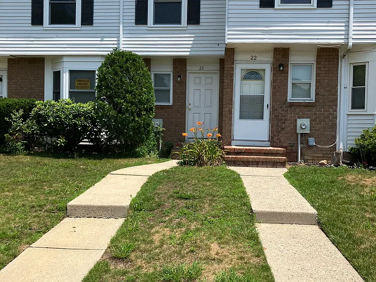 Dogwood Ct — Photo 1