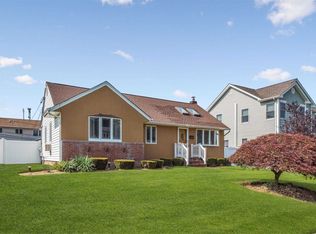 947 Brent Dr, Wantagh, NY 11793