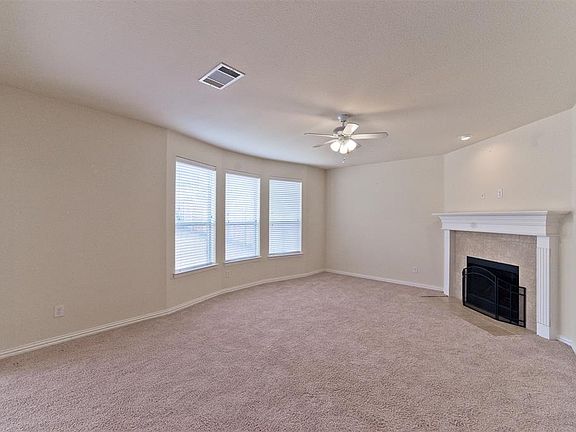 4th image of 810 Grove Dr