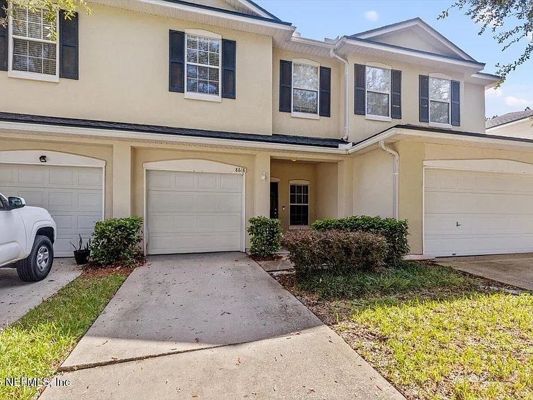 8618 Ribbon Falls Ln — Photo 2