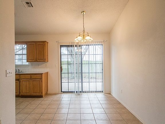 3rd image of 1309 N Pine Creek Dr