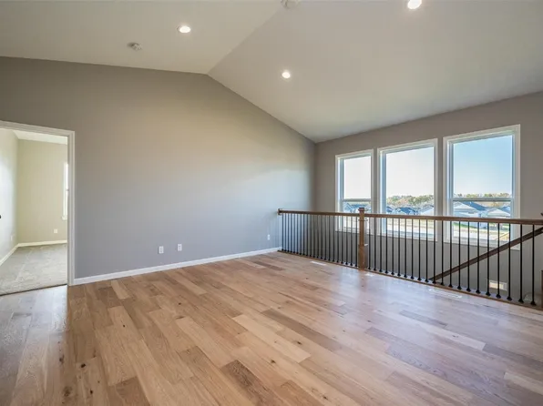 8821 Zeppelin Ave NE, Cedar Rapids, IA 52402