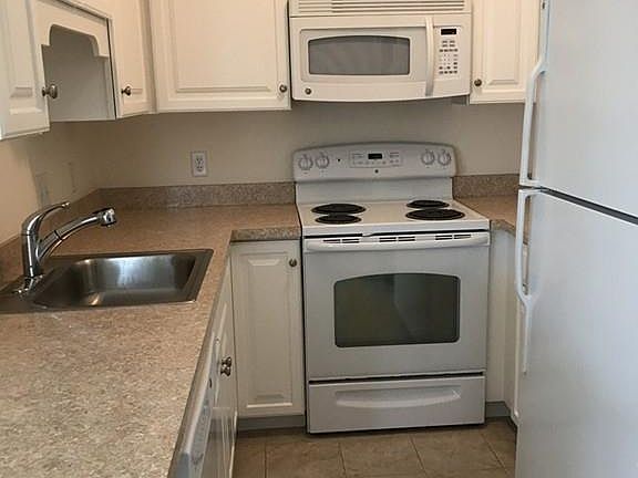 3rd image of 32 Guild St Unit 301