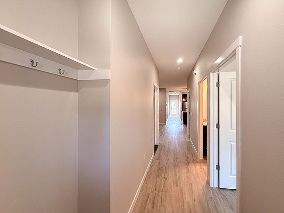 2nd image of 5534-5564 Skyline Rd S #5536