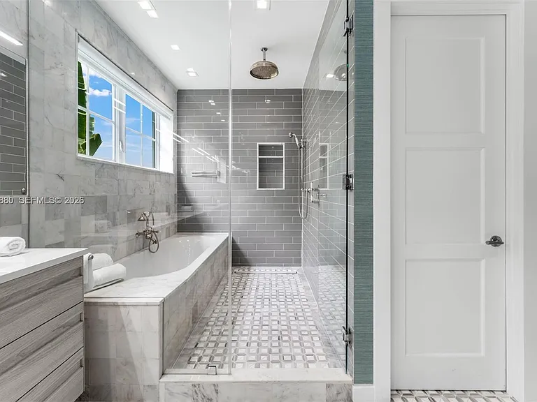 2887 Pine Tree Dr — Photo 23