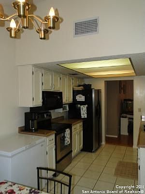 5th image of 6706 Country Field Dr