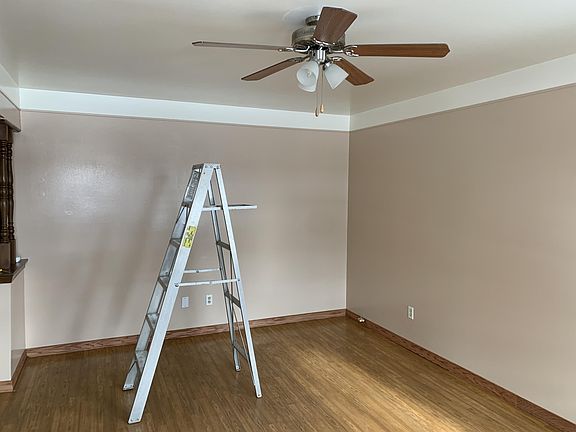 2nd image of 512 Robertson St