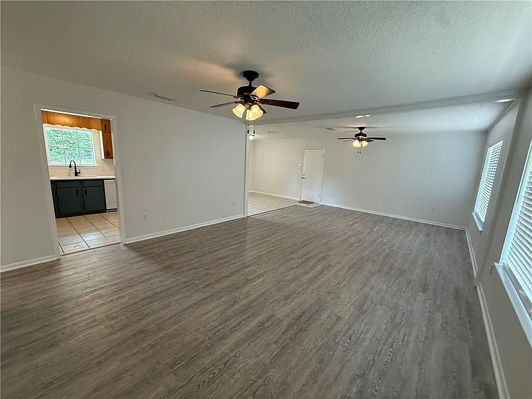 7662 Simmons Dr — Photo 8