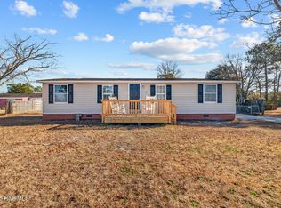 102 N Queens St, Hubert, NC 28539