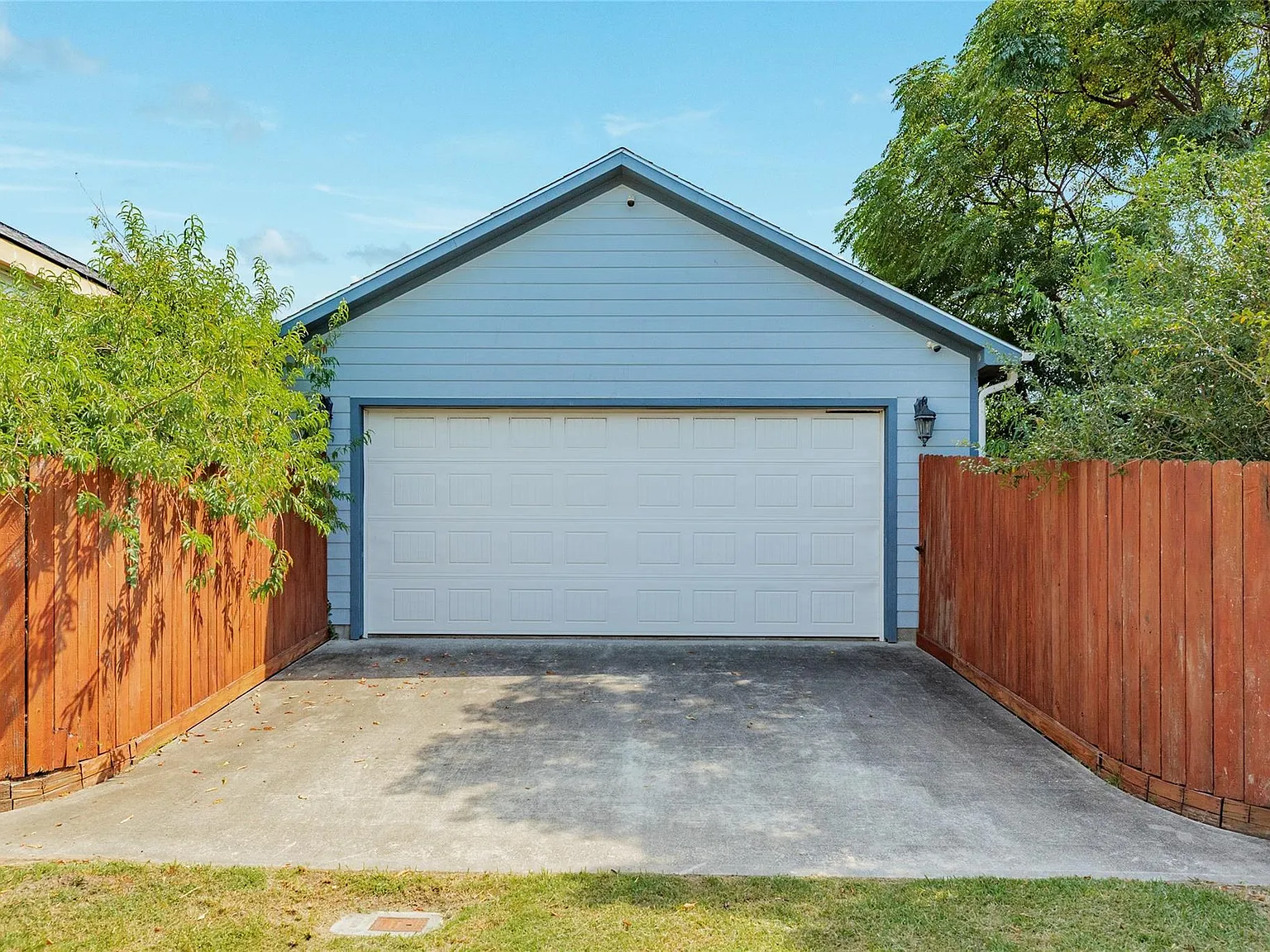 3 bed, 2.5 bath, 2313 sqft, $4,000 — Photo 3