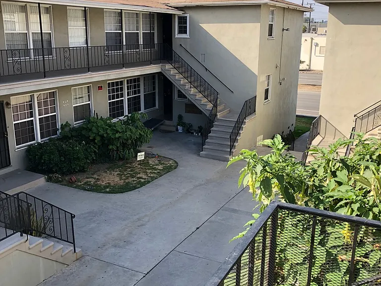 4809 San Vicente Blvd — Photo 1