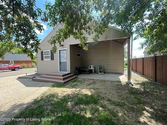 3rd image of 661 1st St E