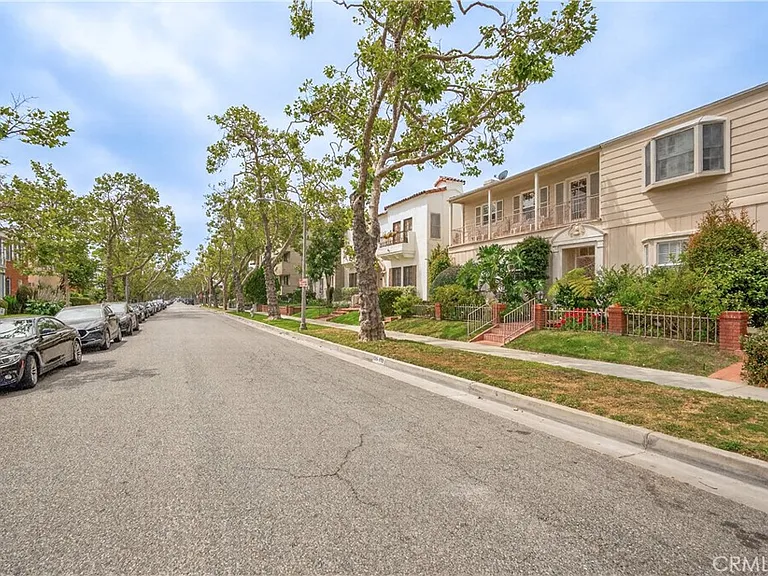 135 S Canon Dr — Photo 14
