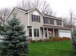 40 Robin Ln, Rensselaer, NY 12144