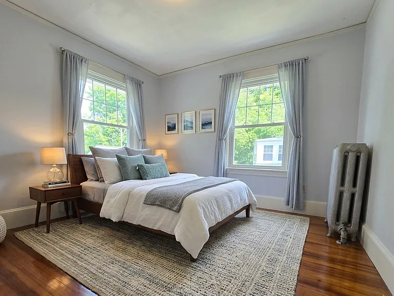 19 Rowe St #2 — Photo 4