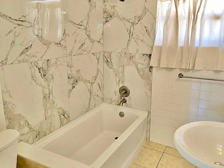 522 Florida Ave — Photo 17