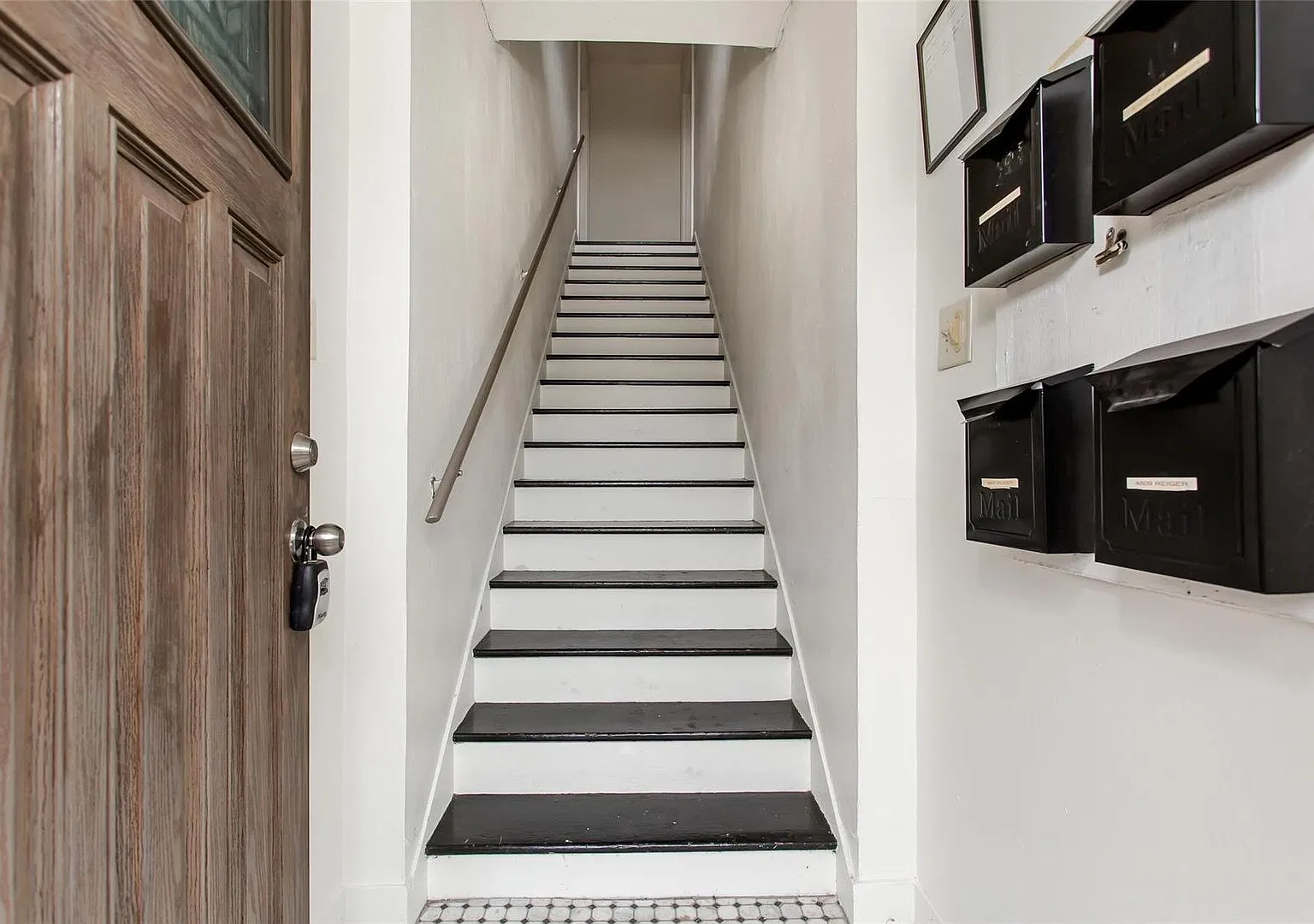 1 Bedroom, 1 Bath Apartment - East Dallas — Photo 2