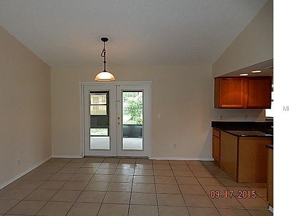 3rd image of 10 Trotters Cir