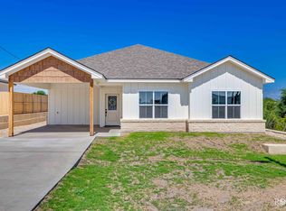 305 N 1st St, Mertzon, TX 76941