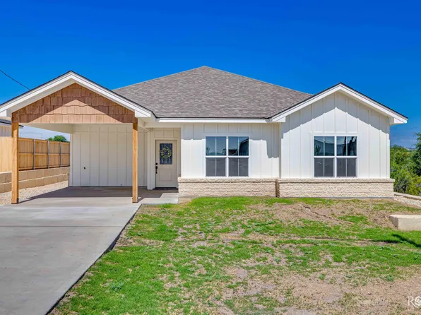 305 N 1st St, Mertzon, TX 76941