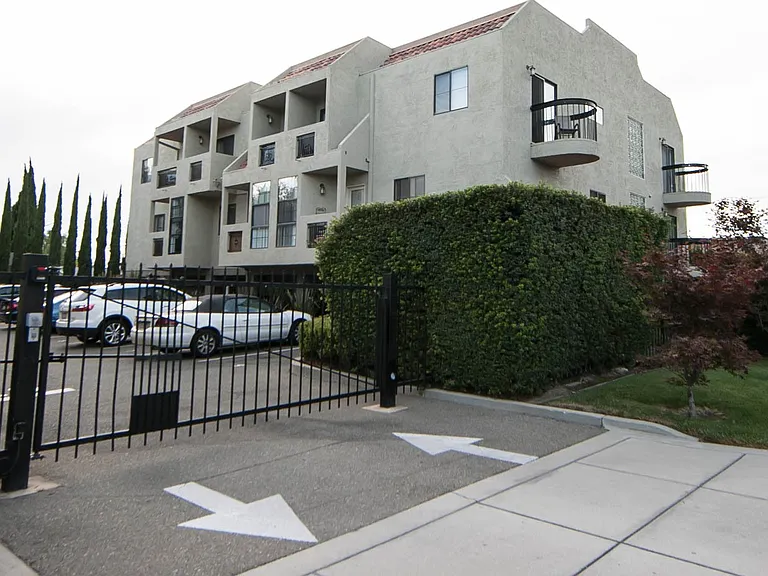 Lincoln Park Apartments — Photo 11