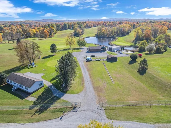 122 Daniels Dr, Midland, PA 15059