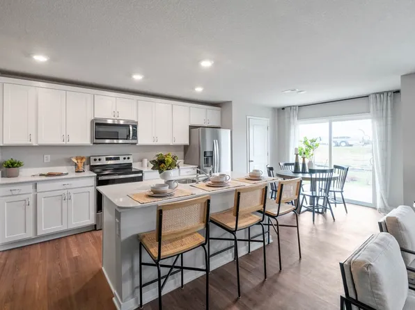 2472 SE Morningdew Dr, West Des Moines, IA 50265